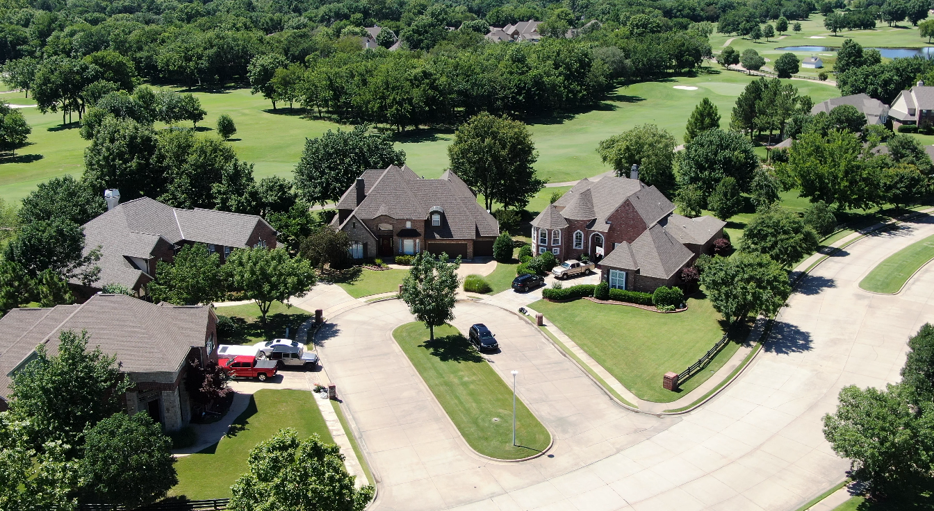Neighborhood on golf course (1)