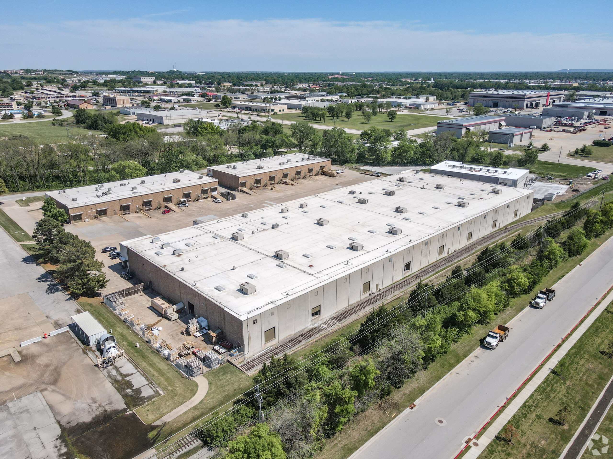 2502-2628 N. Hemlock Cir. – Building 1