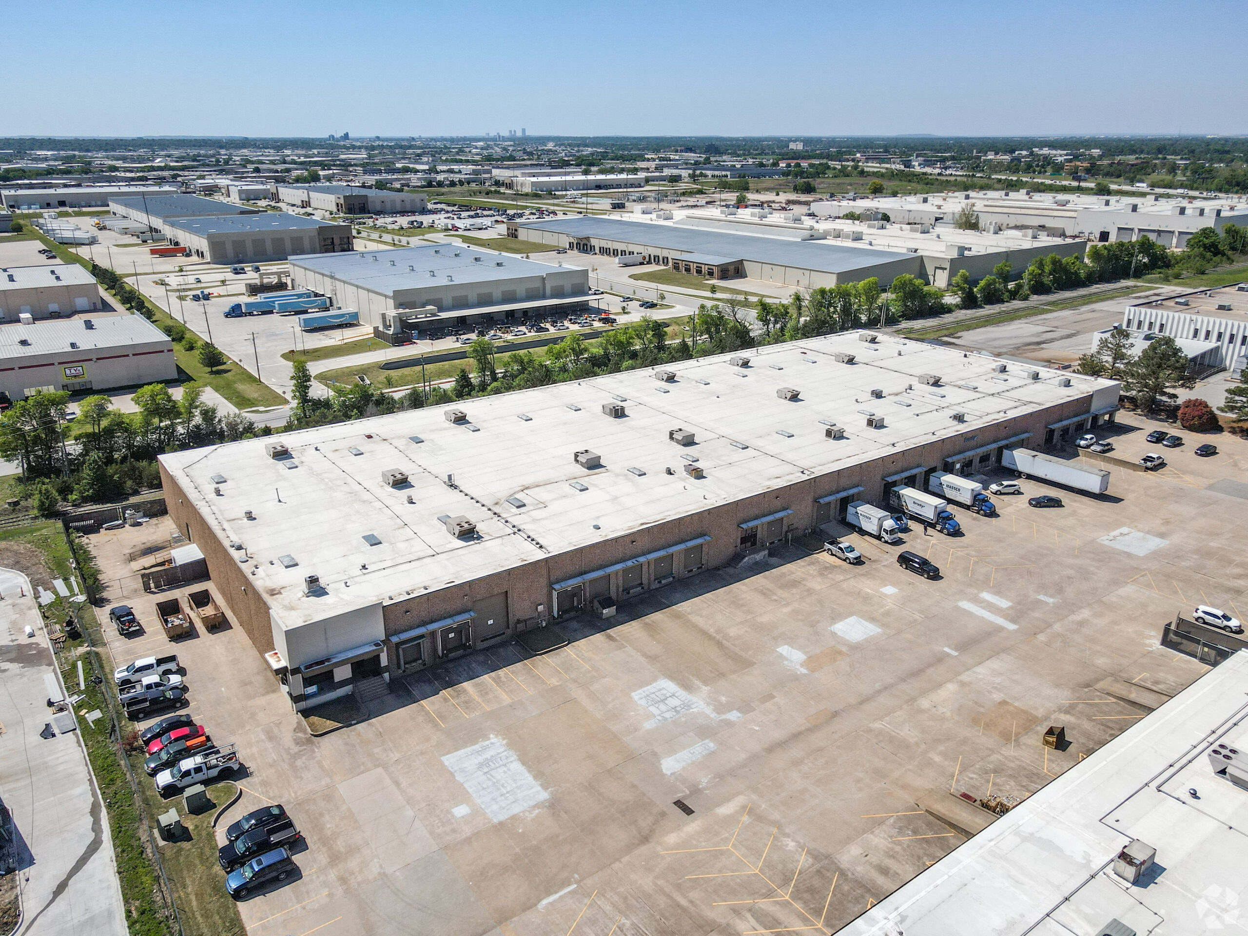 2502-2628 N. Hemlock Cir. – Building 1