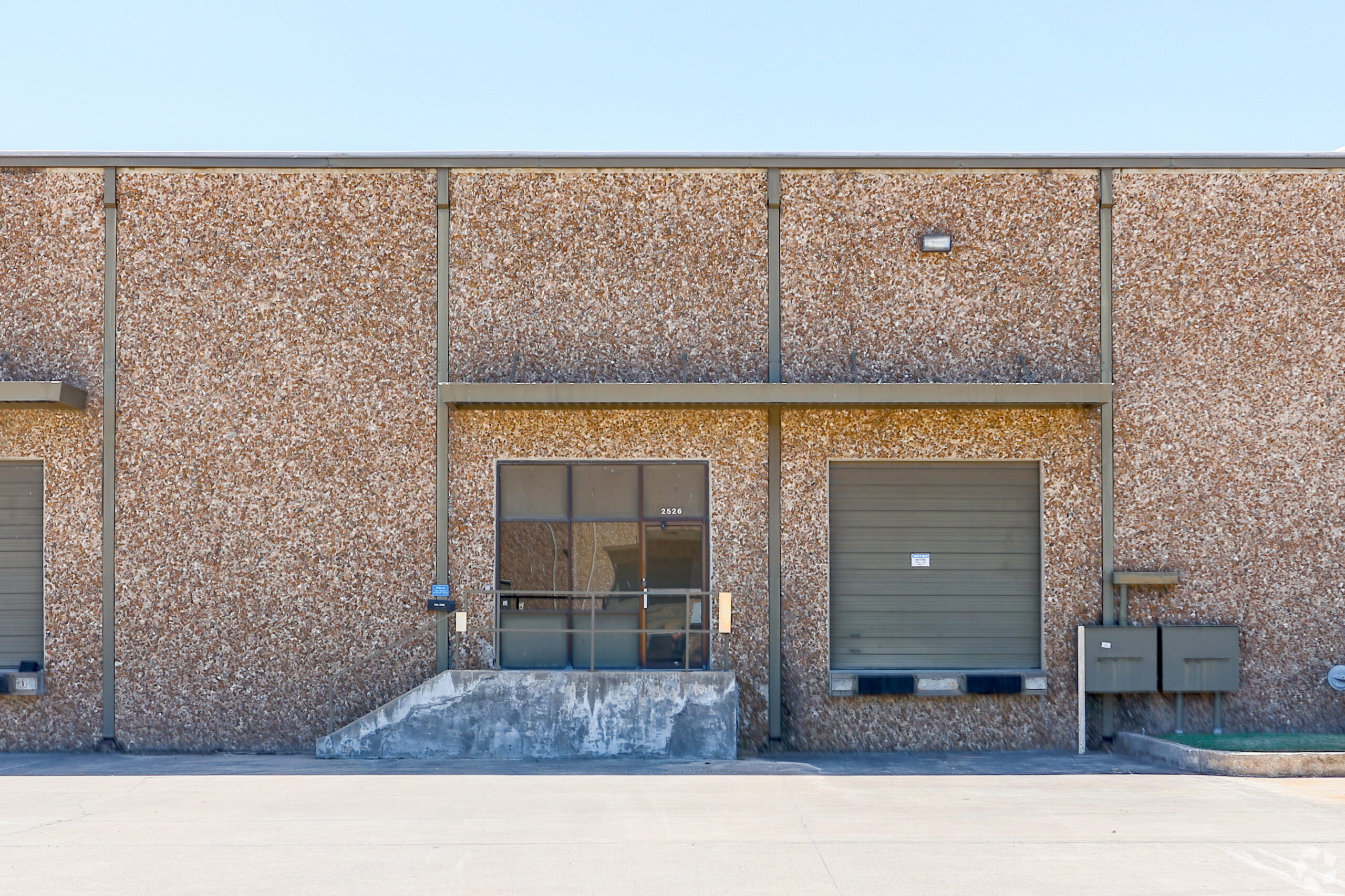 2502-2628 N. Hemlock Cir. – Building 1