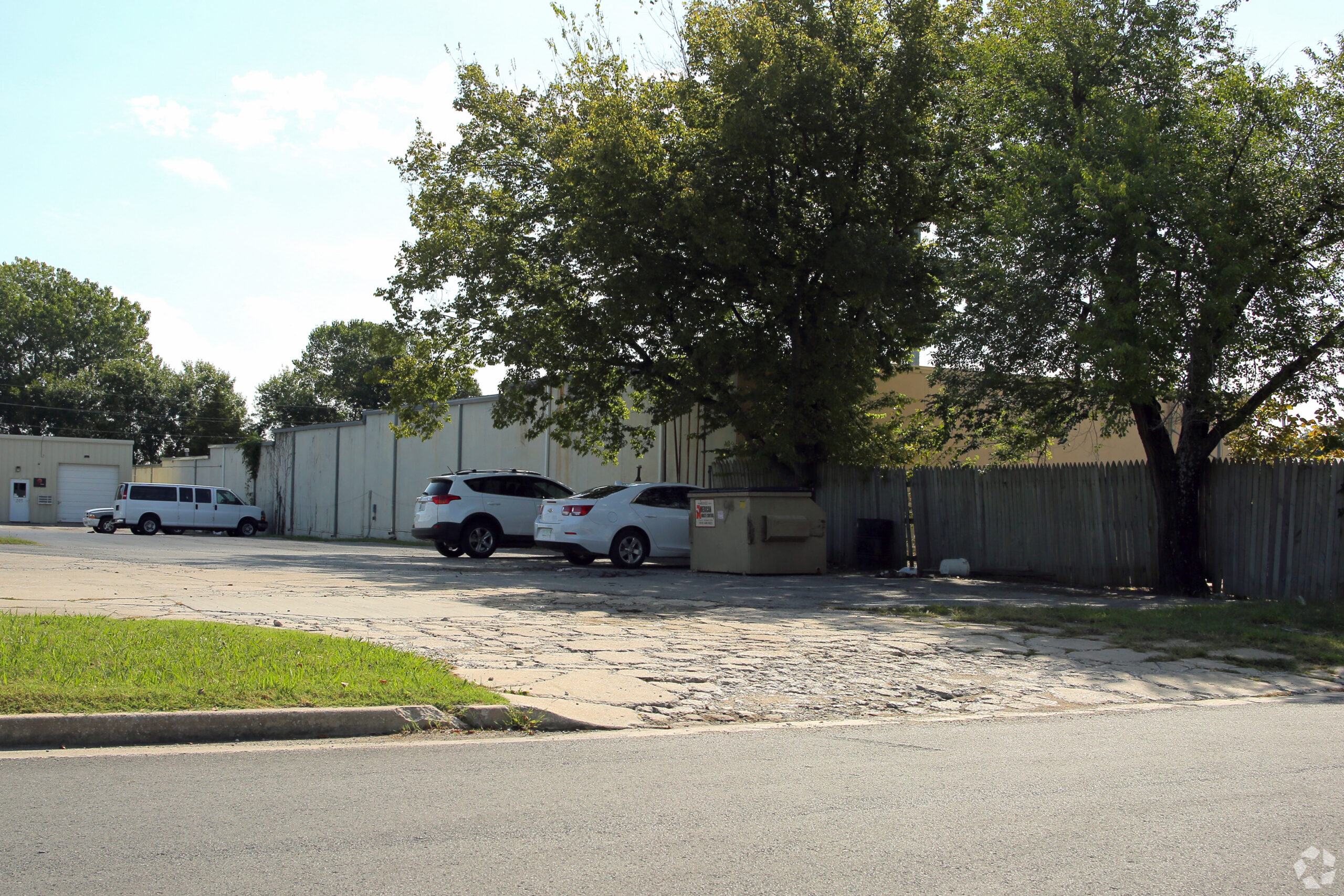 305 N. Redbud Ave.