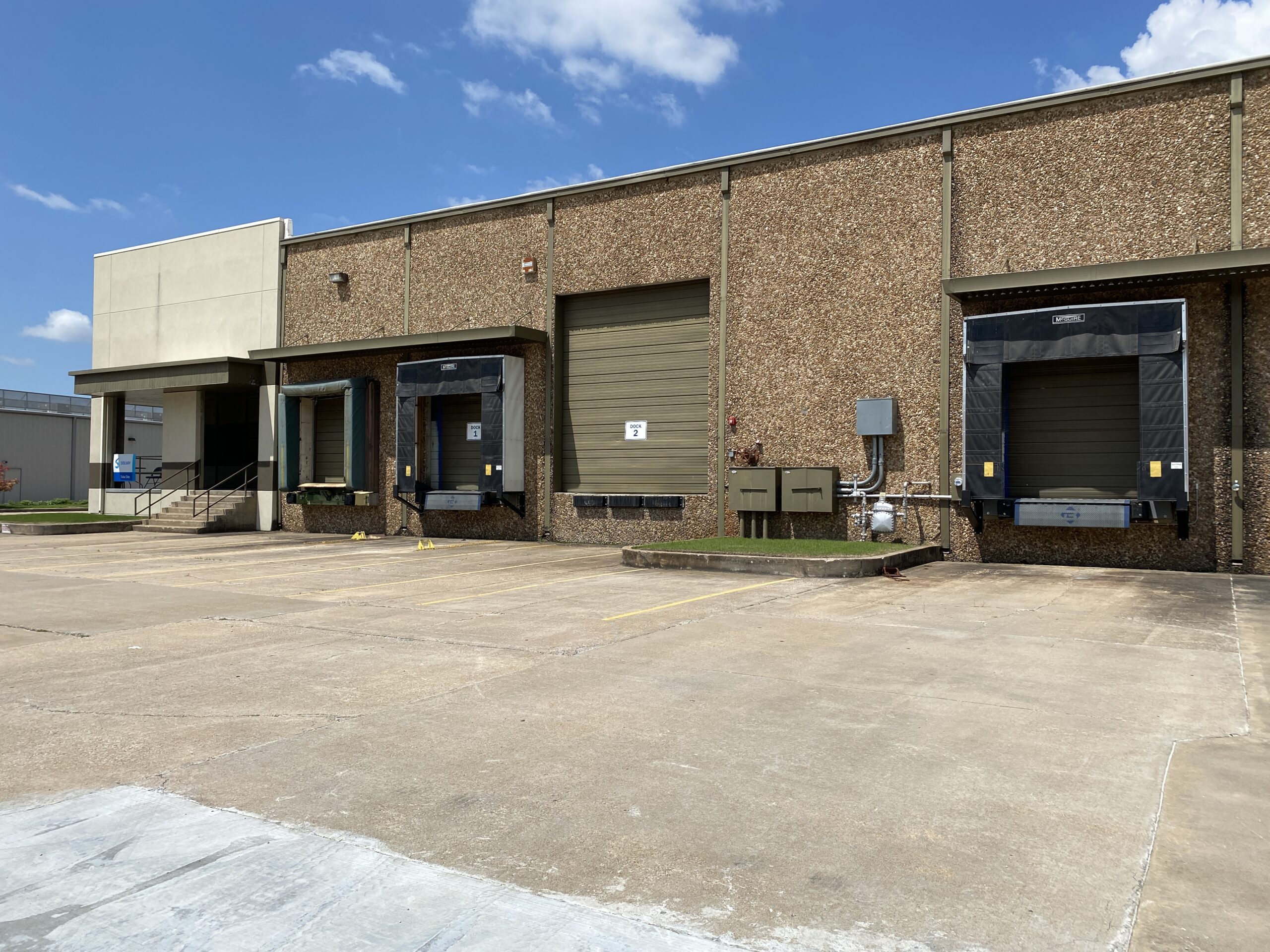 2502-2628 N. Hemlock Cir. – Building 1