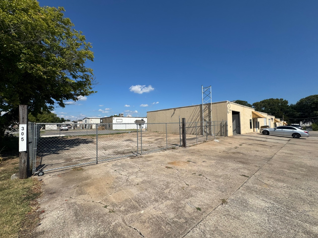 305 N. Redbud Ave.