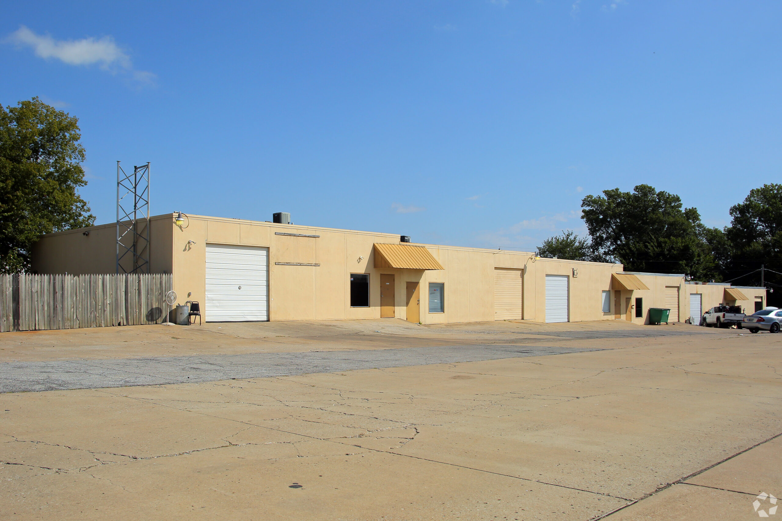 305 N. Redbud Ave.