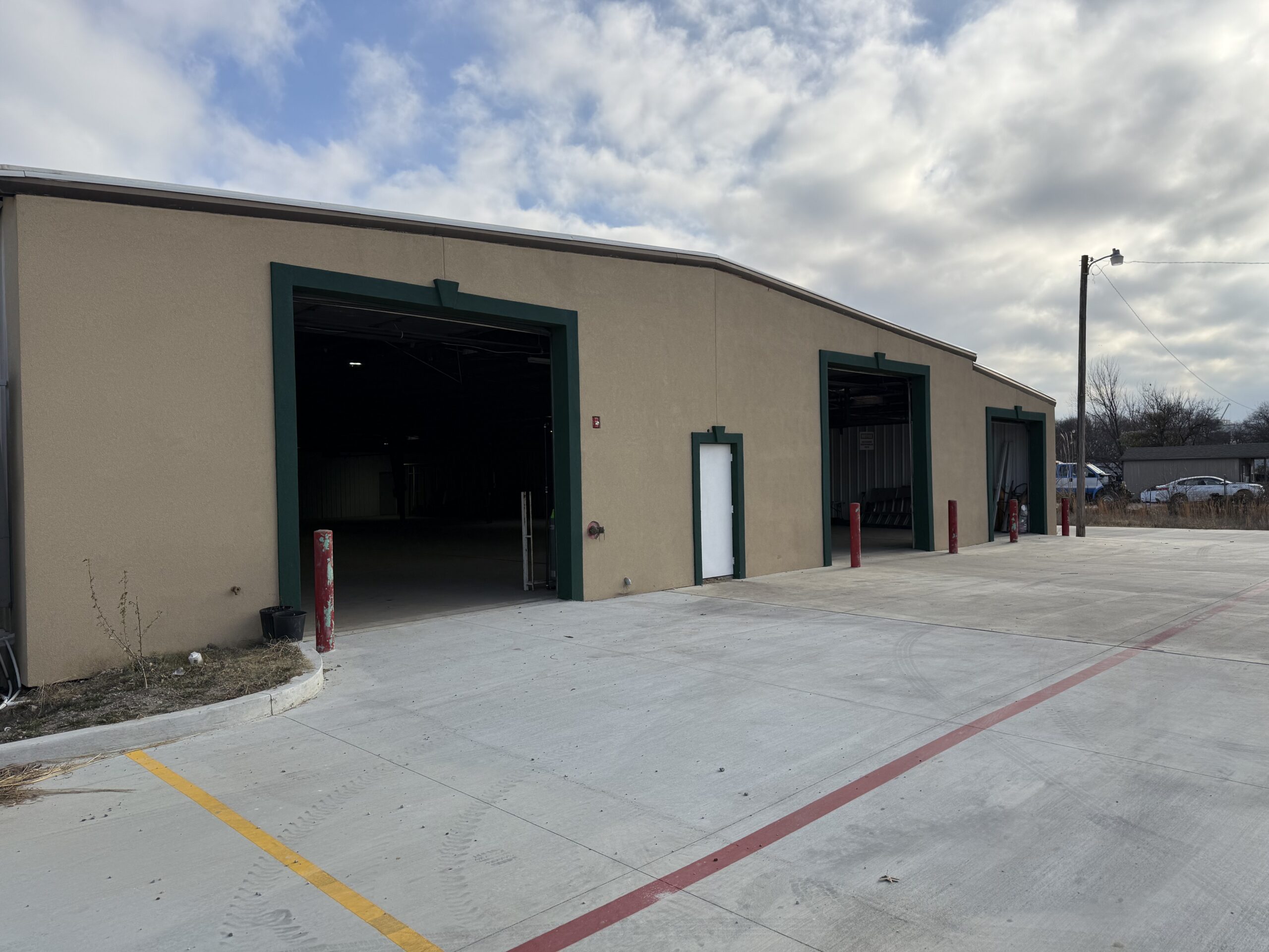 19901 E Highway 51 – Warehouse